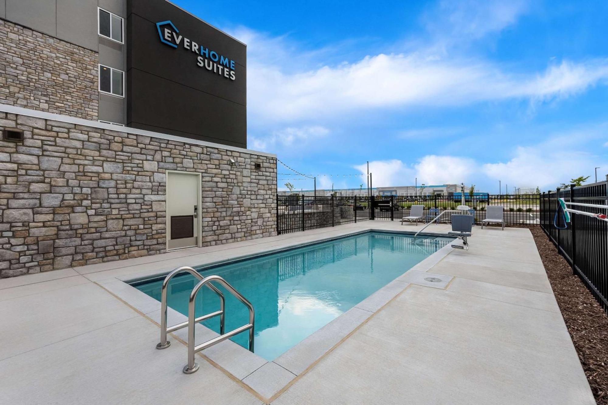 Everhome Suites Fayetteville Near Fort Bragg Exterior photo